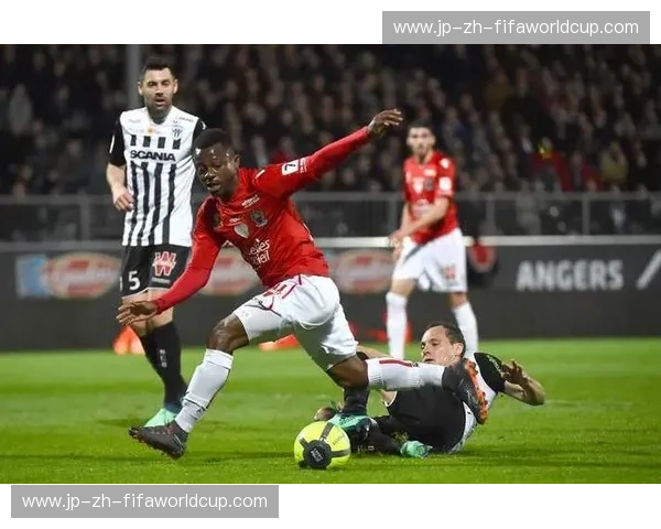 里尔vs尼斯：法甲绿茵场上的激情碰撞与战术博弈